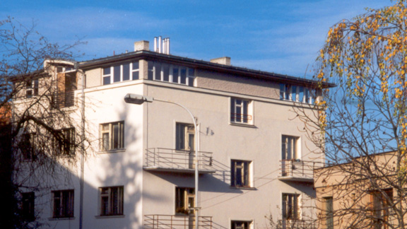 Nástavba bytového domu Praha 4, Na Lysině z roku 1998.